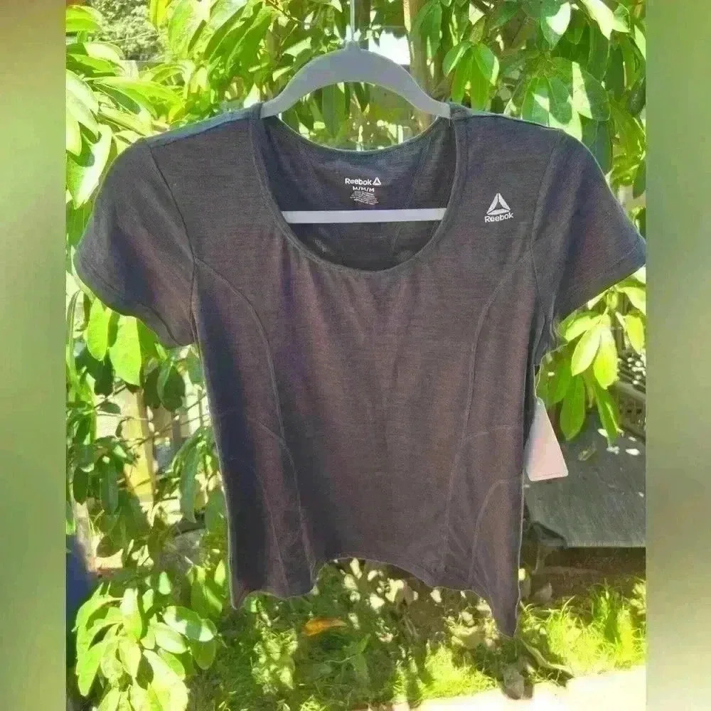 NWT Reebok Athletic Shirt Exercise size Medium New